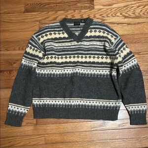 VTG American Eagle outfitter men’s Gray White Faire isle V-Neck pullover Sweater